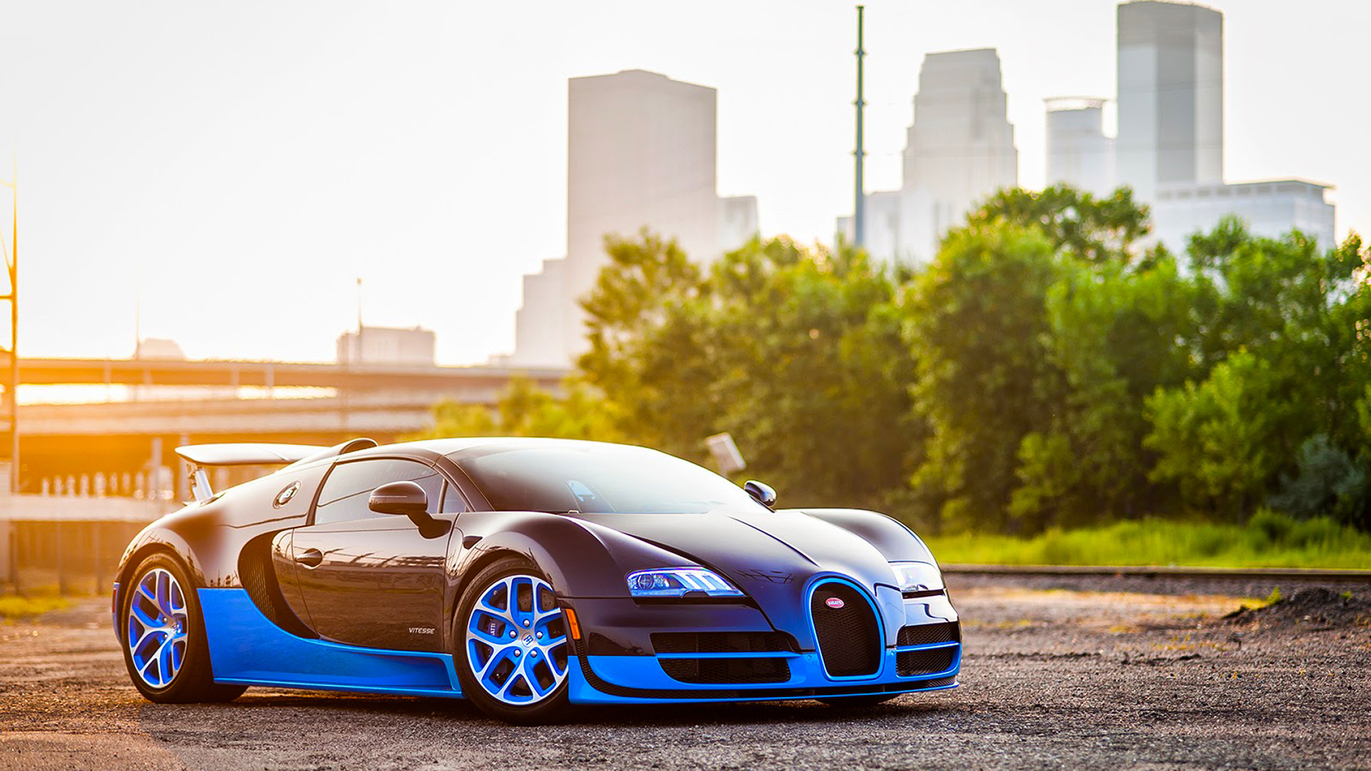 Lamborghini Aventador Bleue Garée Sur Une Route Goudronnée Grise Pendant la Journée. Wallpaper in 1920x1080 Resolution