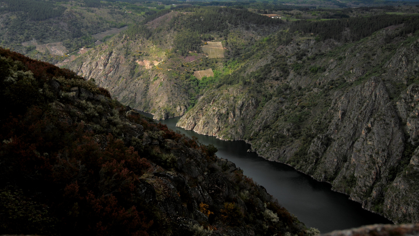 Vista Aérea de Montañas Verdes y Marrones. Wallpaper in 1366x768 Resolution
