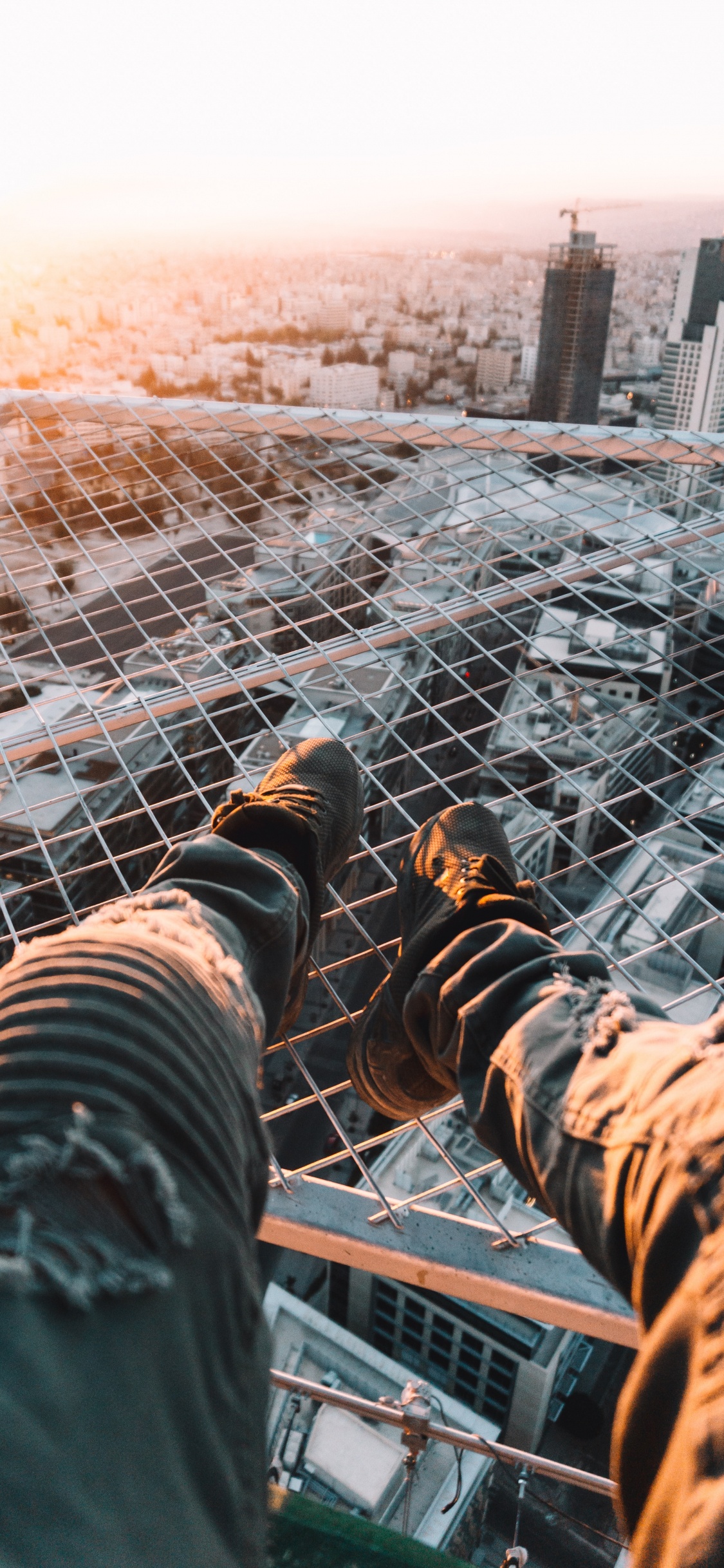 腿, HTC Wildfire, 大海, 智能手机, 甲板 壁纸 1125x2436 允许