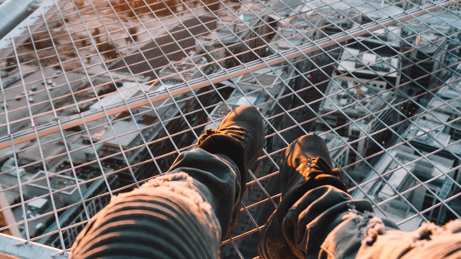 腿, HTC Wildfire, 大海, 智能手机, 甲板 壁纸 1920x1080 允许