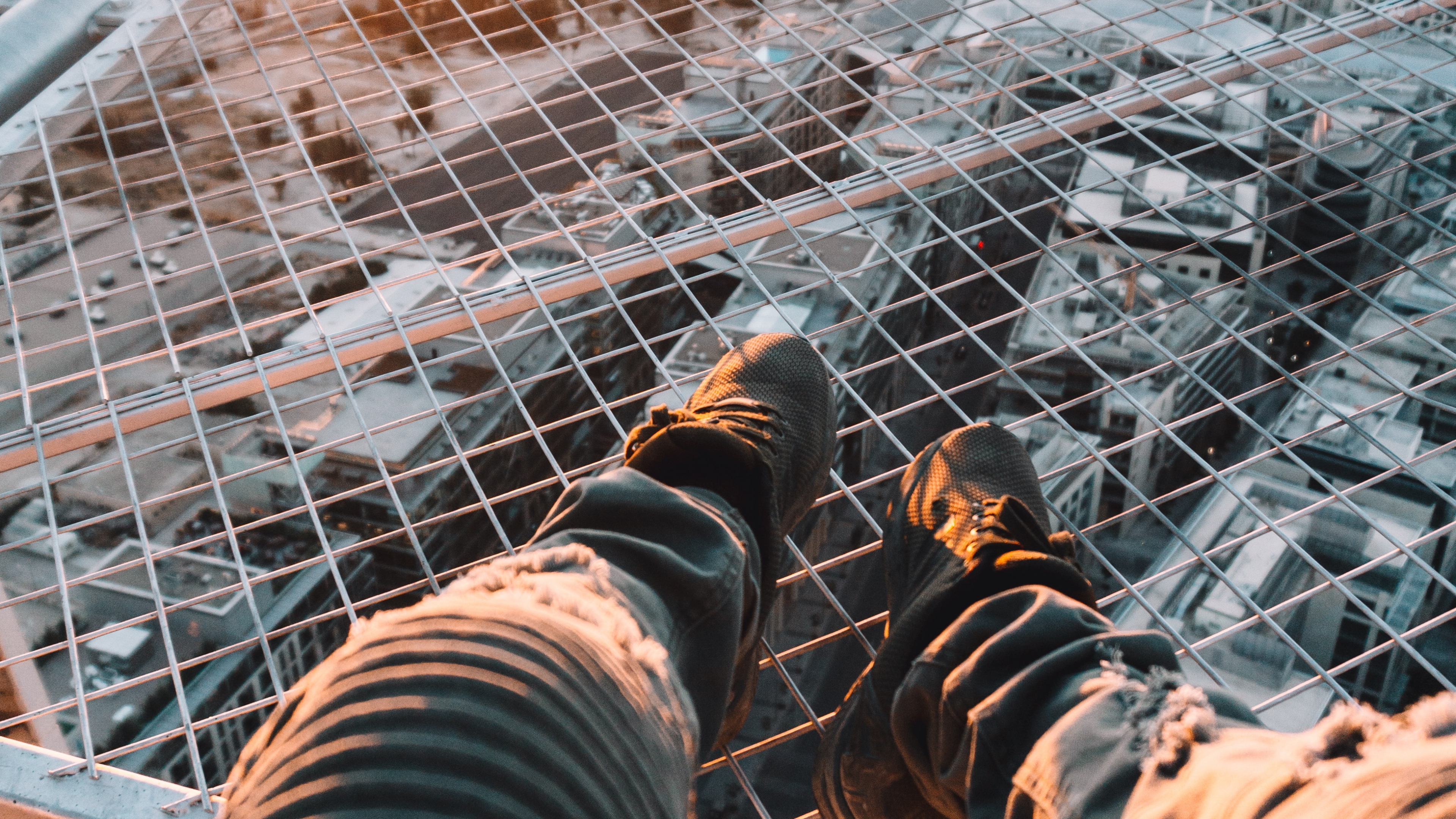 腿, HTC Wildfire, 大海, 智能手机, 甲板 壁纸 3840x2160 允许