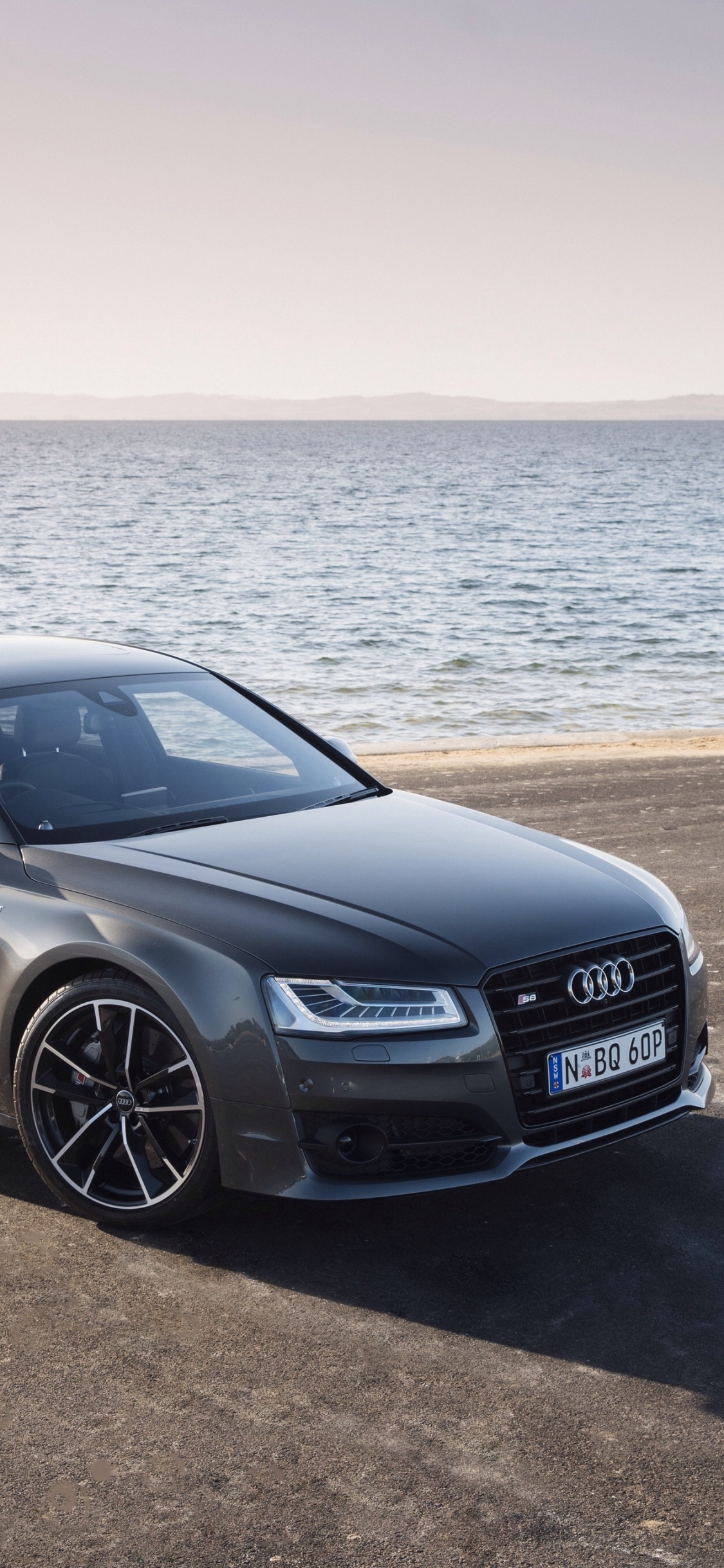 Audi Noir a 4 Sur la Plage Pendant la Journée. Wallpaper in 1125x2436 Resolution