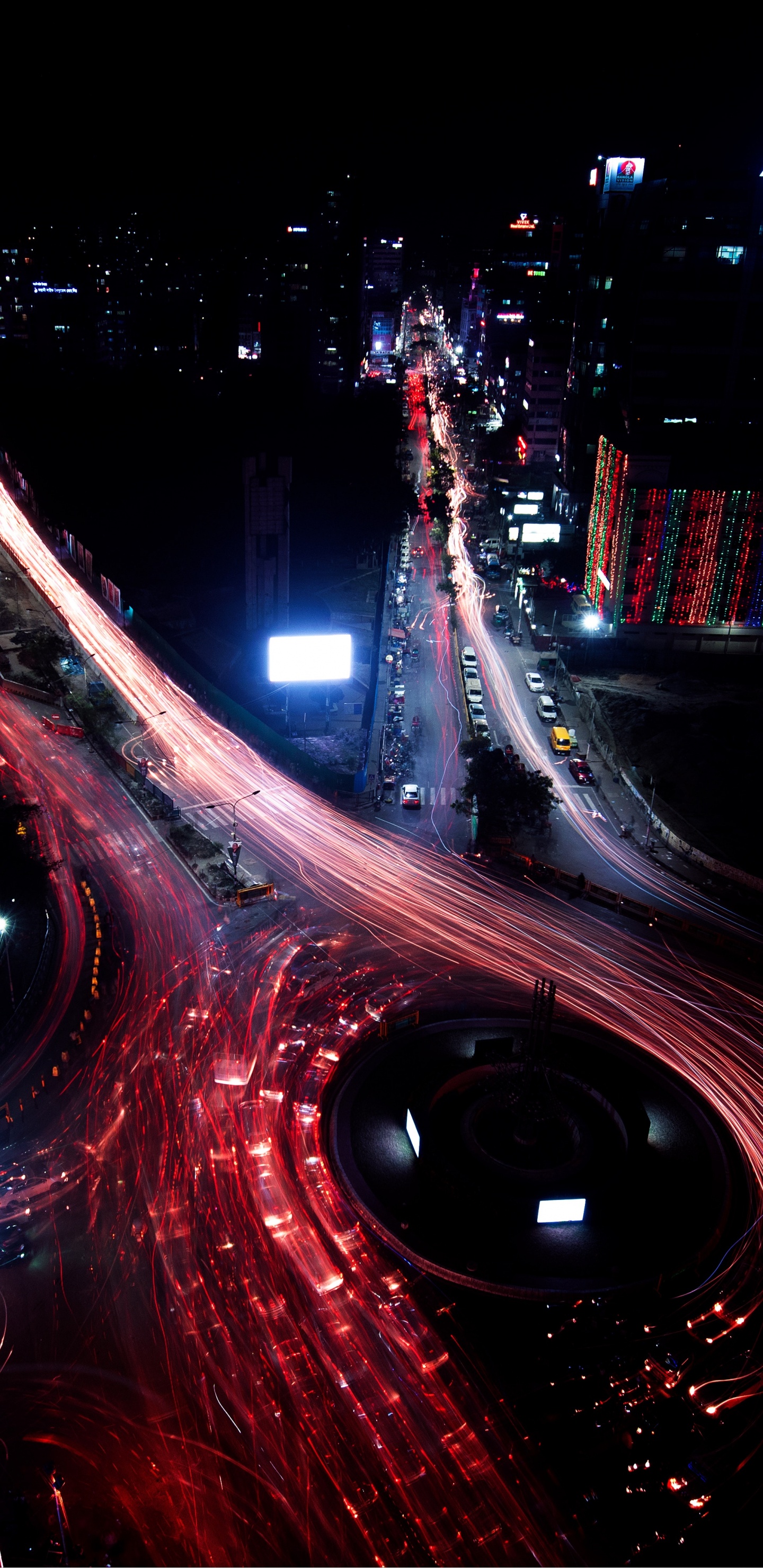 Photographie en Accéléré Des Lumières de la Ville Pendant la Nuit. Wallpaper in 1440x2960 Resolution