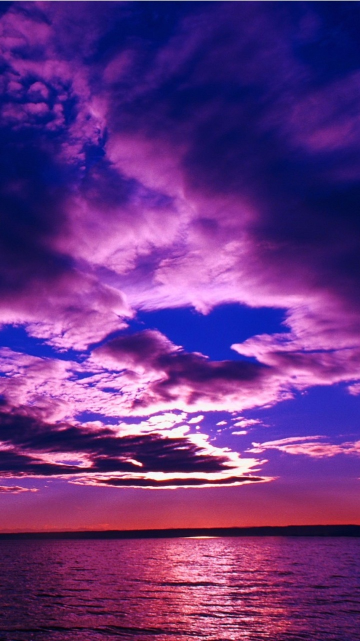 Plan D'eau Sous un Ciel Nuageux au Coucher du Soleil. Wallpaper in 720x1280 Resolution