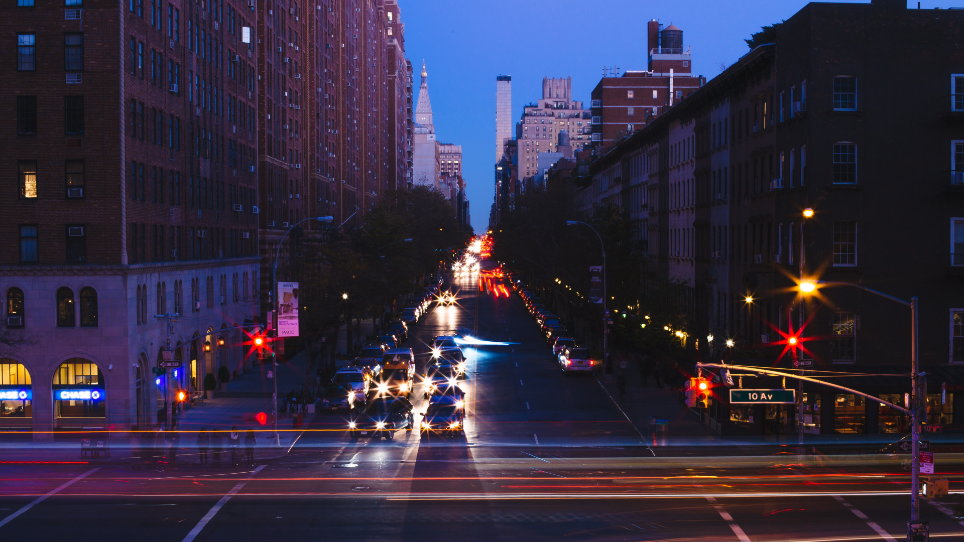 Voitures Sur Route en Ville Pendant la Nuit. Wallpaper in 1920x1080 Resolution