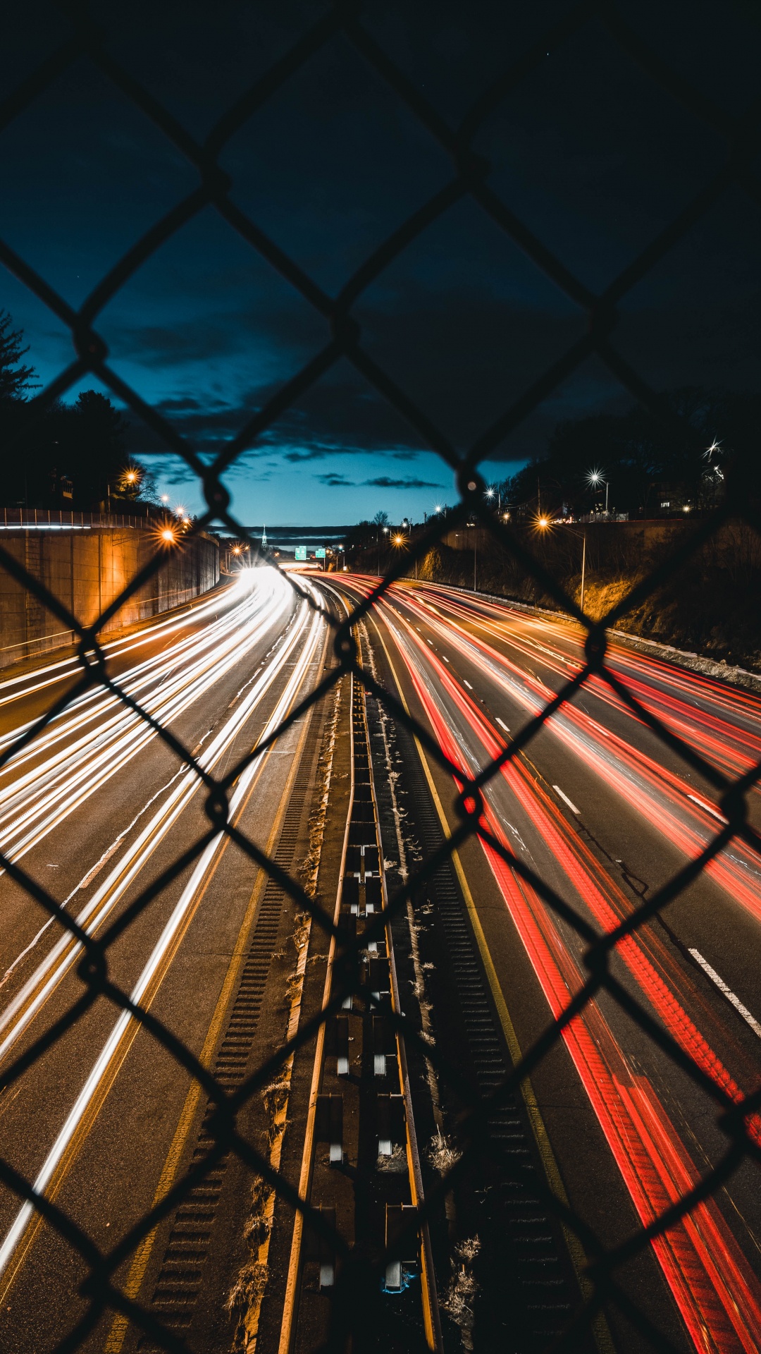 Photographie en Accéléré de Voitures Sur la Route Pendant la Nuit. Wallpaper in 1080x1920 Resolution