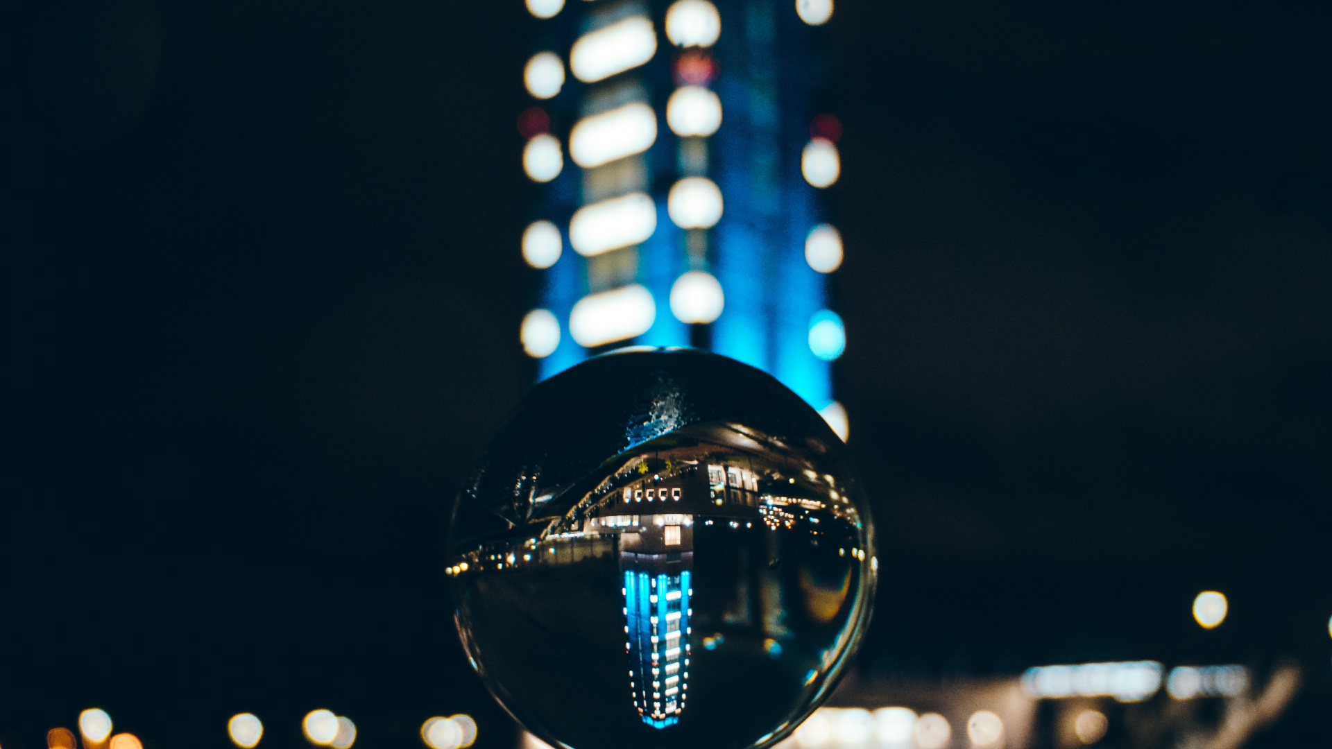 Blaues Und Weißes Licht Auf Wasser. Wallpaper in 1920x1080 Resolution