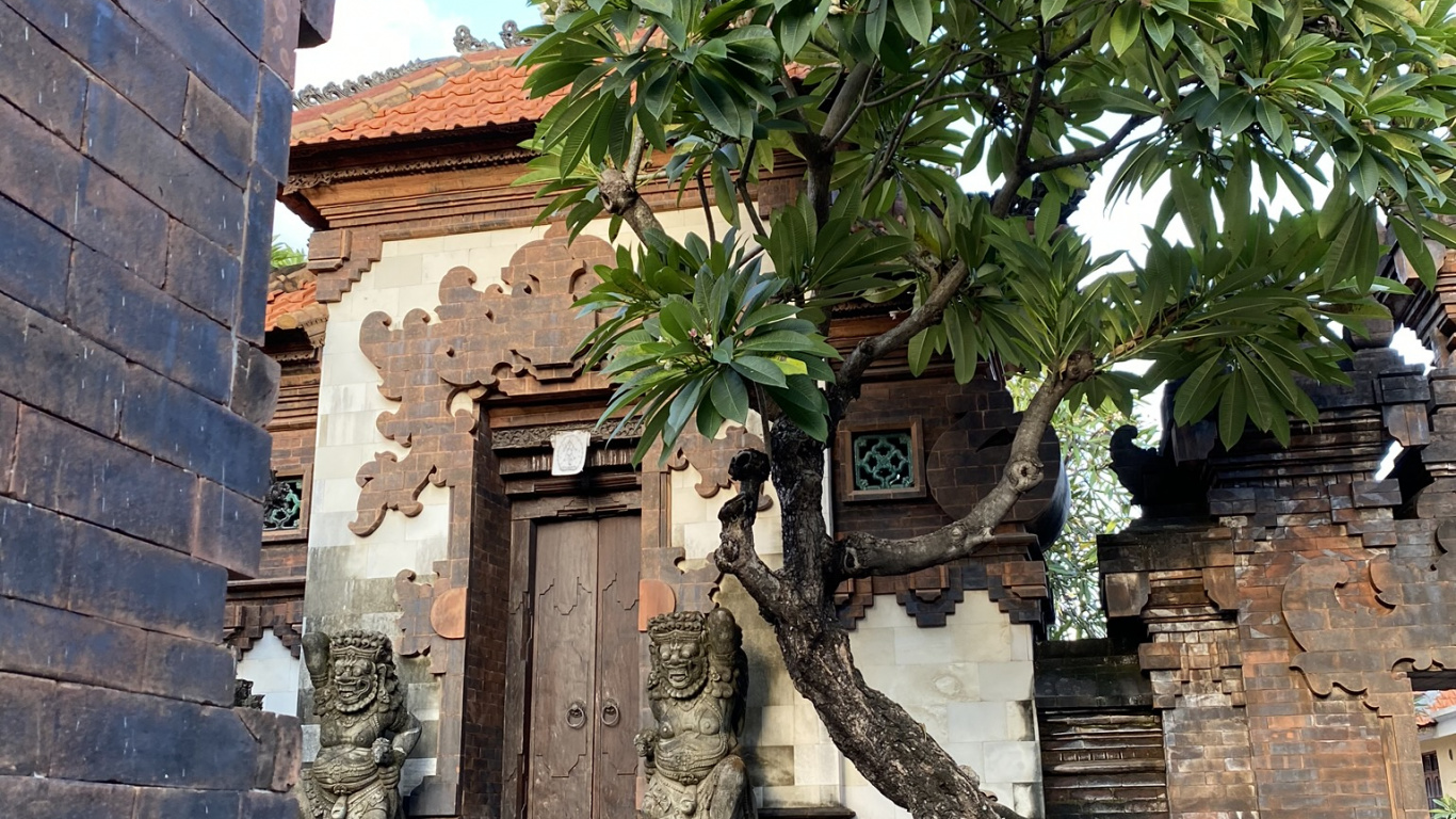 Tree, Faade, Ancient History, Brick, Stairs. Wallpaper in 1366x768 Resolution