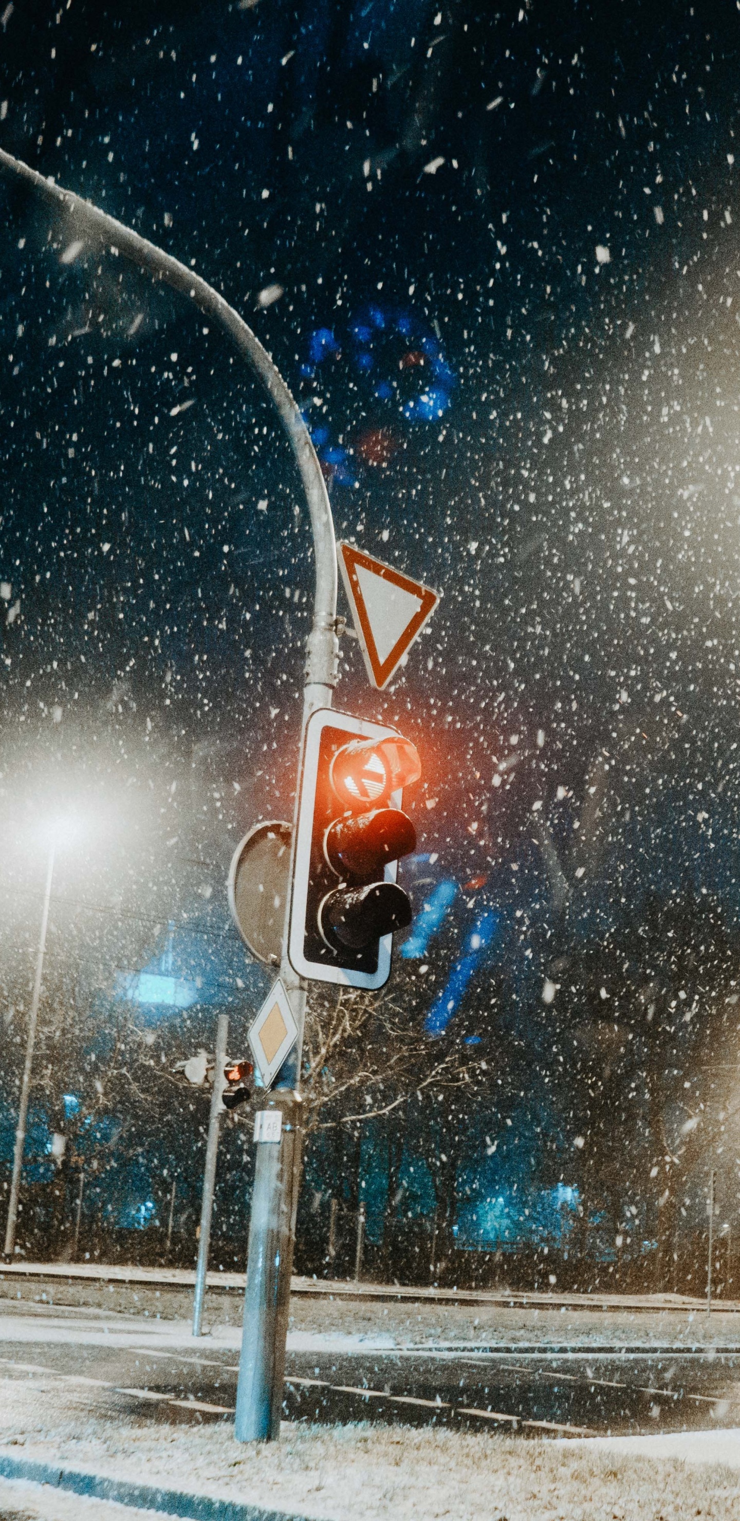 Traffic Light With Red Light During Night Time. Wallpaper in 1440x2960 Resolution