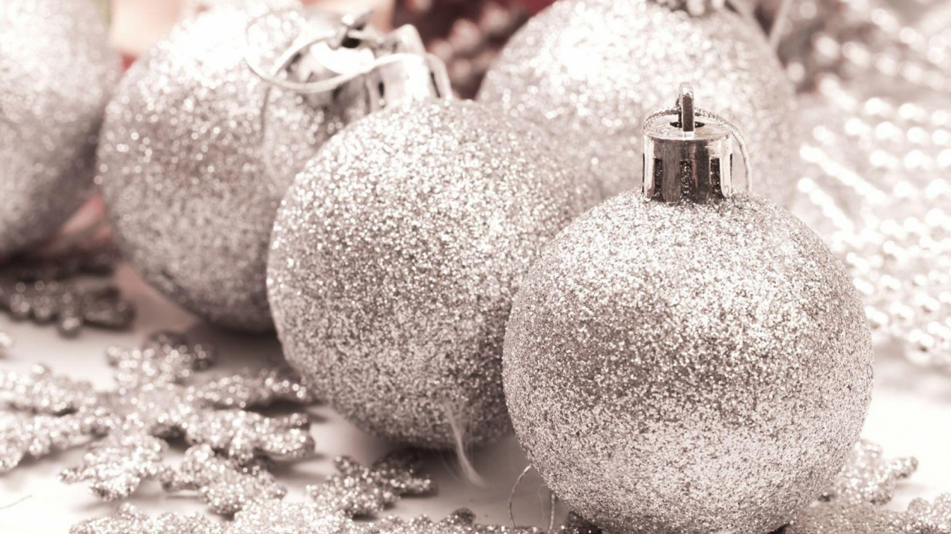 Weihnachtsdekoration, Schneeflocke, Weihnachtsbaum, Weihnachts-und Ferienzeit, Still-life-Fotografie. Wallpaper in 1366x768 Resolution