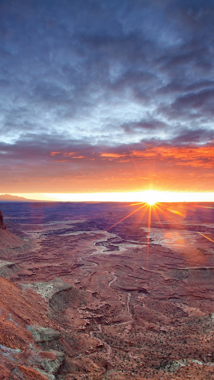 Montagne Rocheuse Brune au Coucher du Soleil. Wallpaper in 720x1280 Resolution