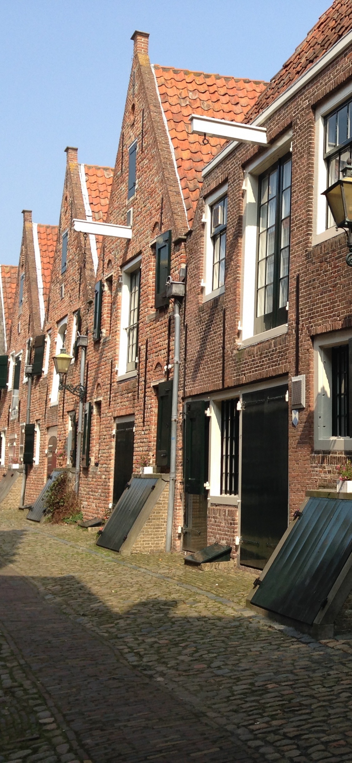 酒店, 街, 街区, 的房子, 窗口 壁纸 1125x2436 允许