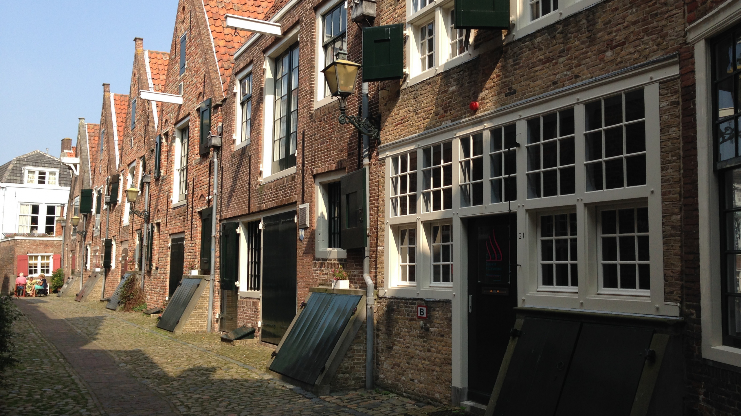 Brown Brick Houses During Daytime. Wallpaper in 2560x1440 Resolution
