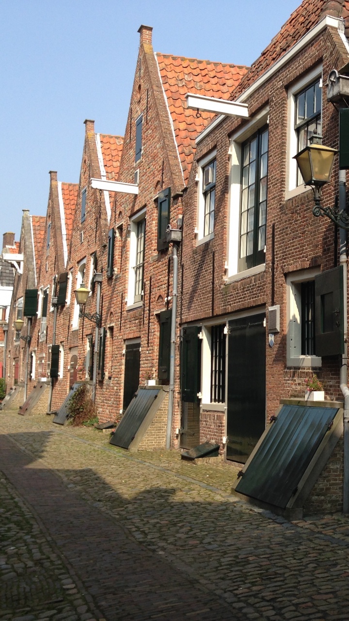 Brown Brick Houses During Daytime. Wallpaper in 720x1280 Resolution