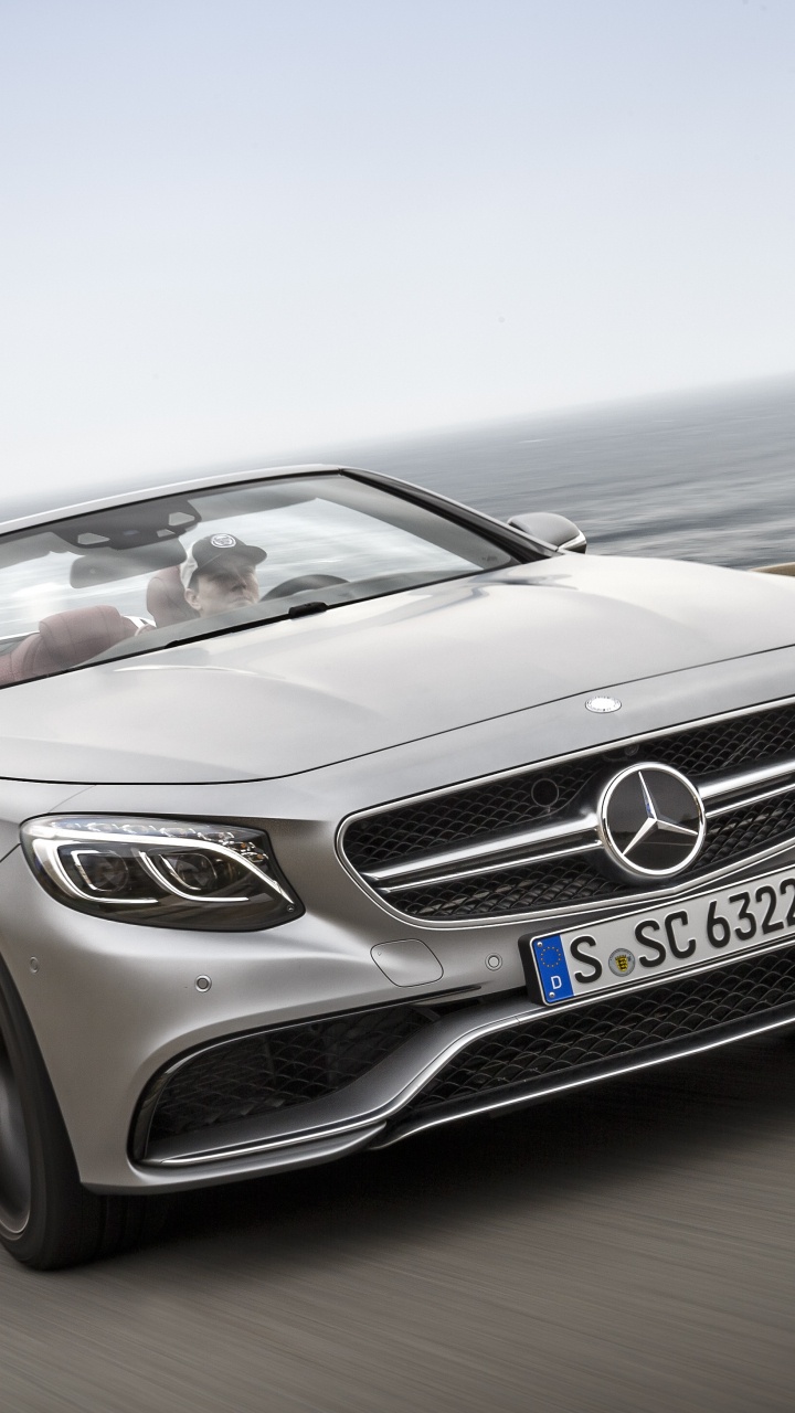 Mercedes Benz Coupé Convertible Gris en la Carretera Durante el Día. Wallpaper in 720x1280 Resolution