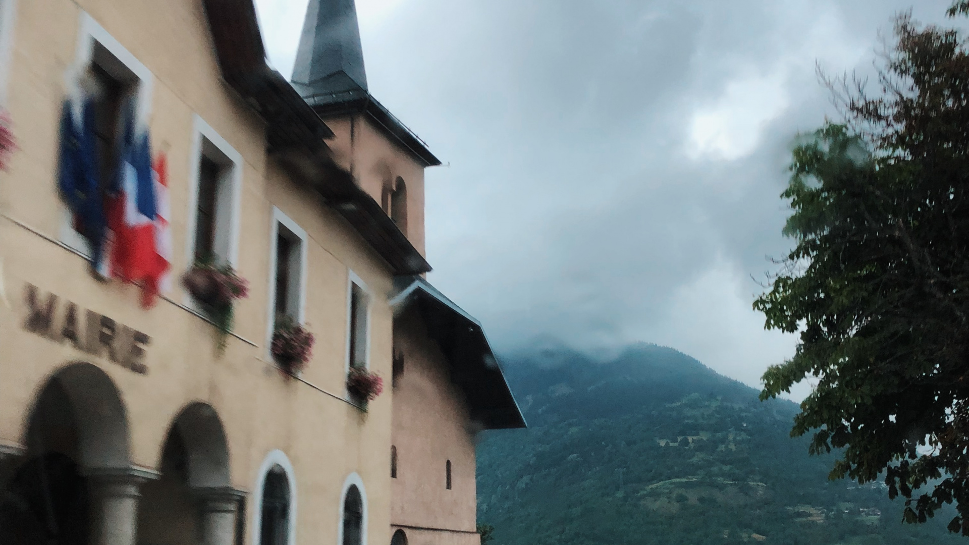 山脉, 人行横道, 基础设施, 街, 尖顶 壁纸 1920x1080 允许