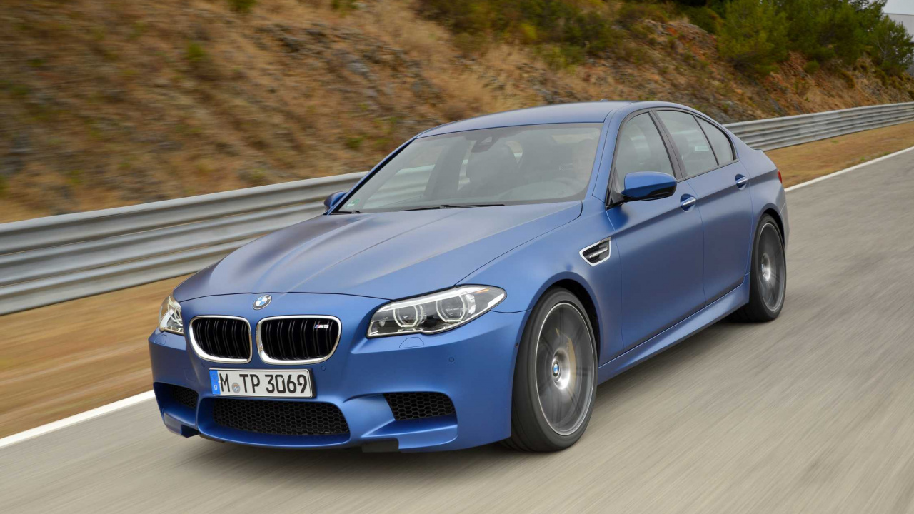 BMW m 3 Azul en la Carretera Durante el Día. Wallpaper in 1280x720 Resolution