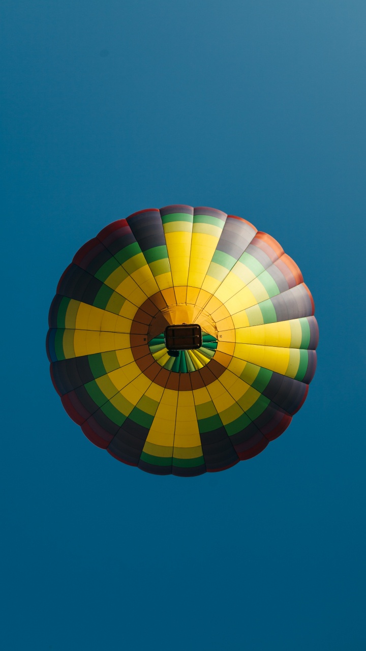 Green Yellow and Red Hot Air Balloon. Wallpaper in 720x1280 Resolution