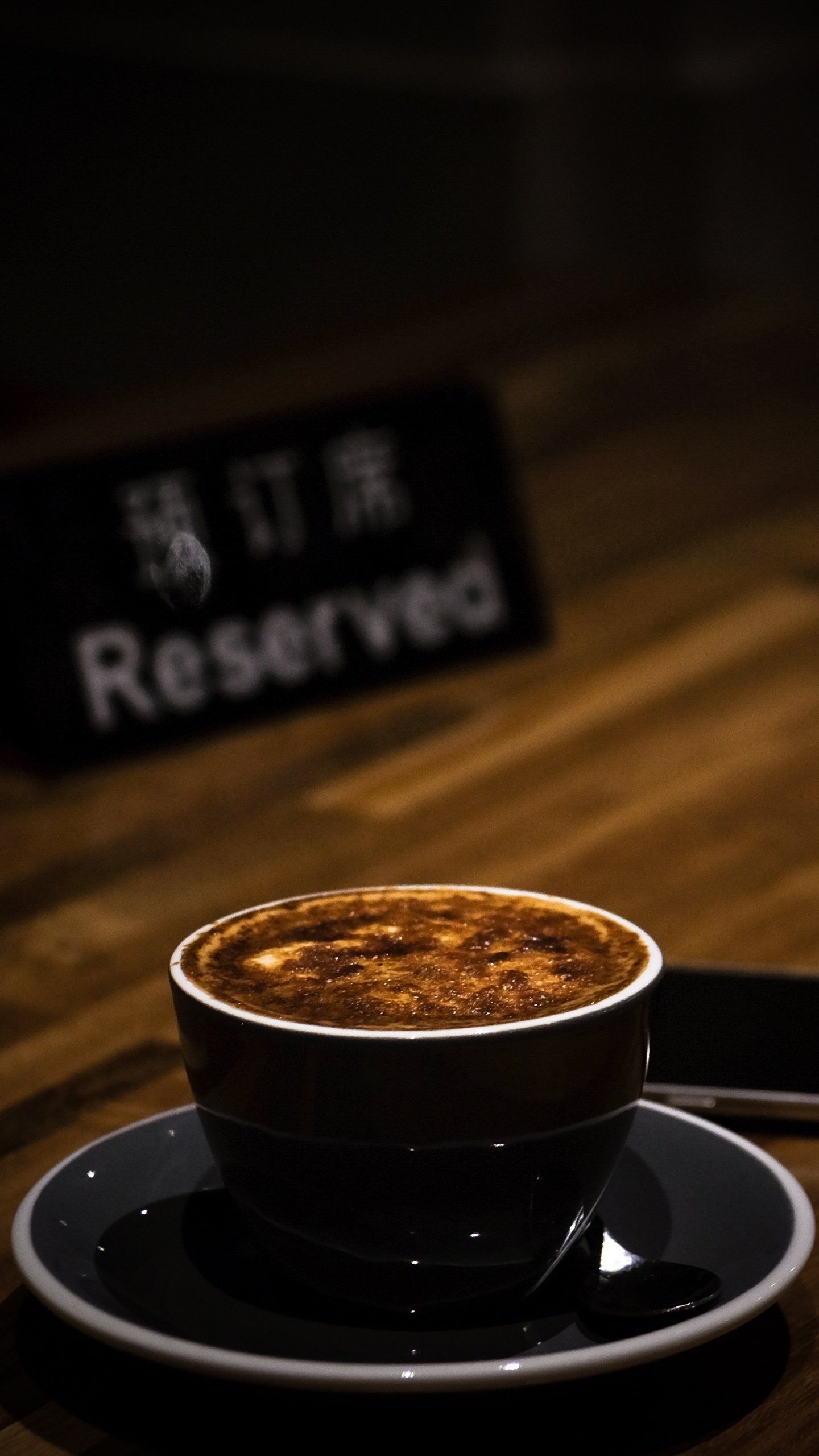 Taza de Cerámica Negra en Platillo. Wallpaper in 1440x2560 Resolution