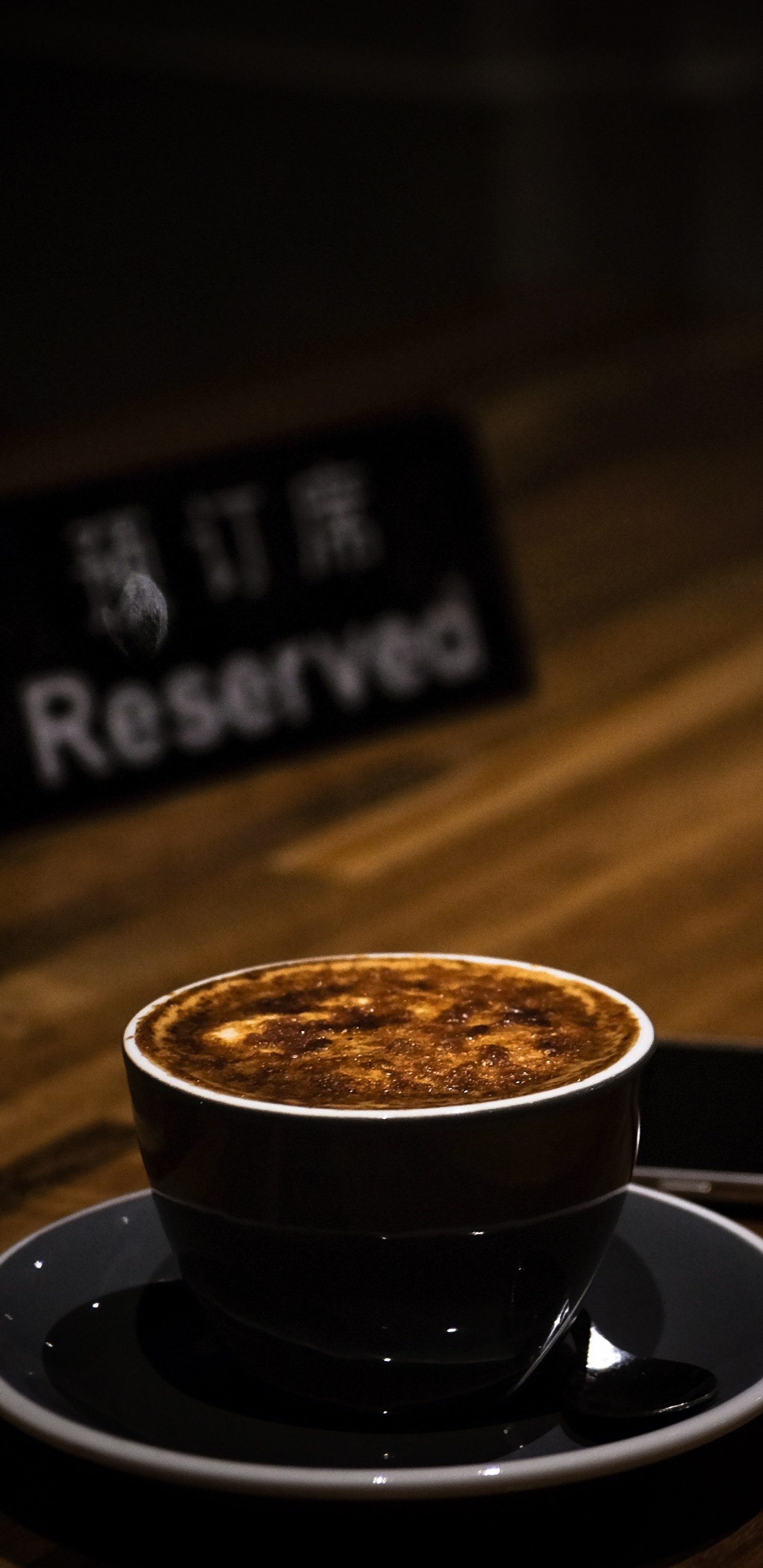 Taza de Cerámica Negra en Platillo. Wallpaper in 1440x2960 Resolution