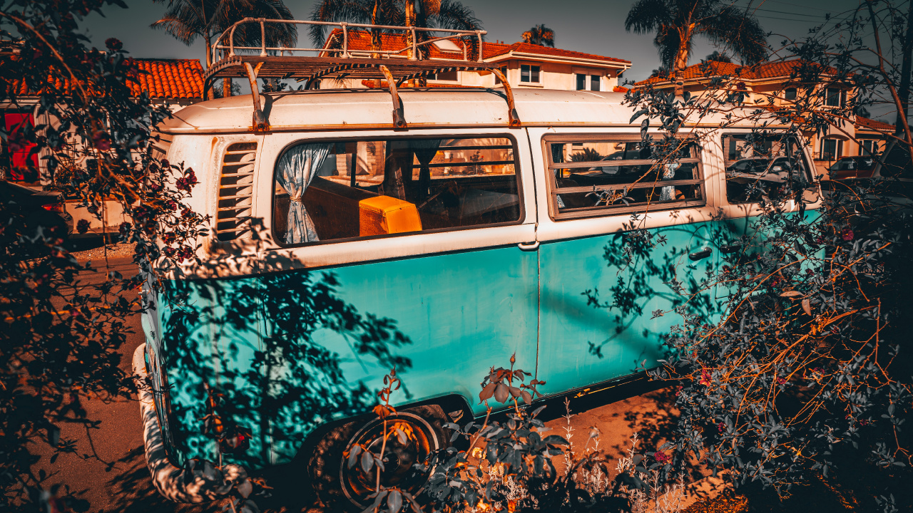 Blue and White Volkswagen T-1. Wallpaper in 1280x720 Resolution