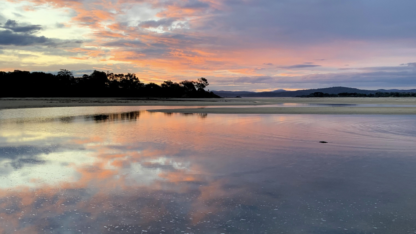 Reflection, Cloud, Water, Atmosphere, Water Resources. Wallpaper in 1366x768 Resolution