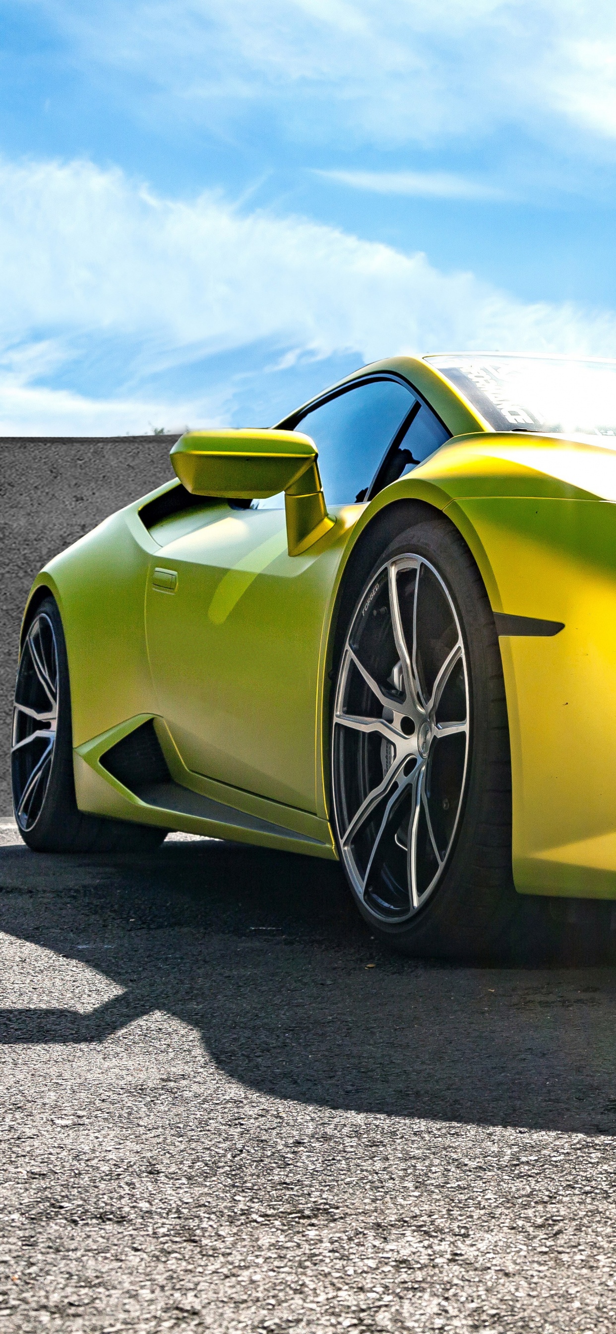 Lamborghini Aventador Amarillo Sobre Carretera de Asfalto Gris Durante el Día. Wallpaper in 1242x2688 Resolution