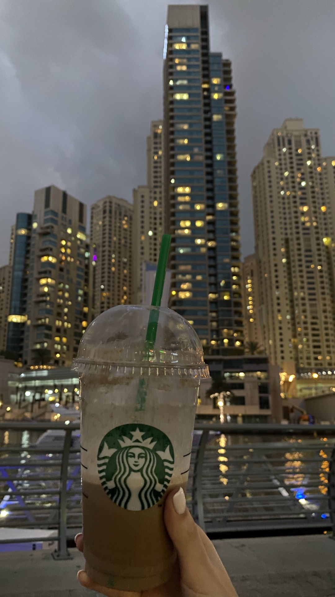 Starbucks Nuevo Logo 2011, Torre de Bloques, Urbe, Área Urbana, Paisaje Urbano. Wallpaper in 1080x1920 Resolution