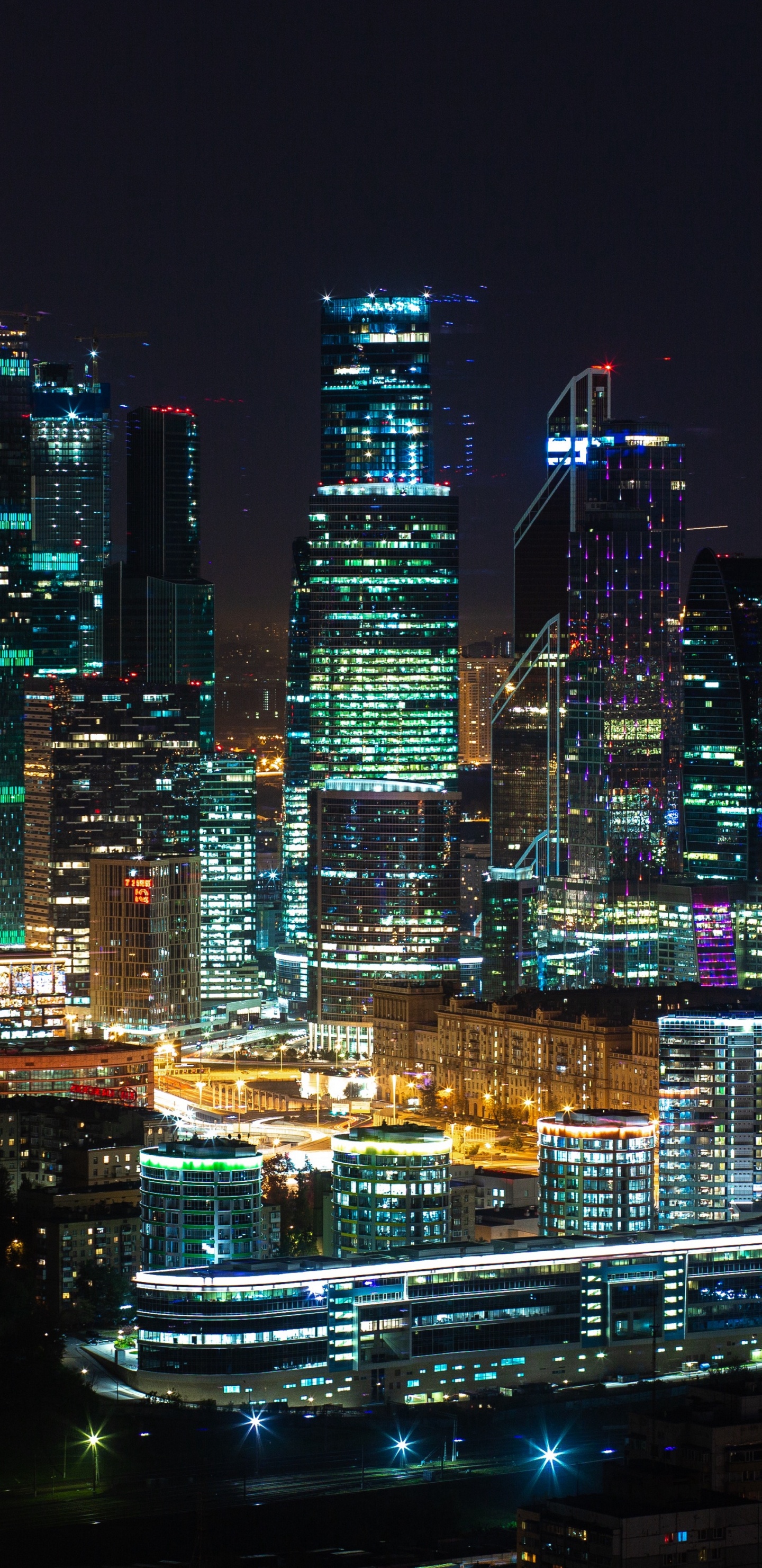 Horizon de la Ville Pendant la Nuit. Wallpaper in 1440x2960 Resolution