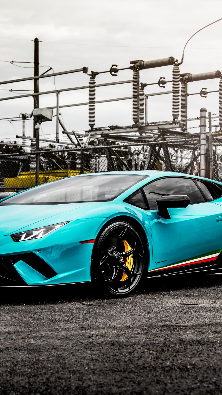 Ferrari Rouge 458 Italia Garée Près D'une Clôture en Métal Gris Pendant la Journée. Wallpaper in 720x1280 Resolution