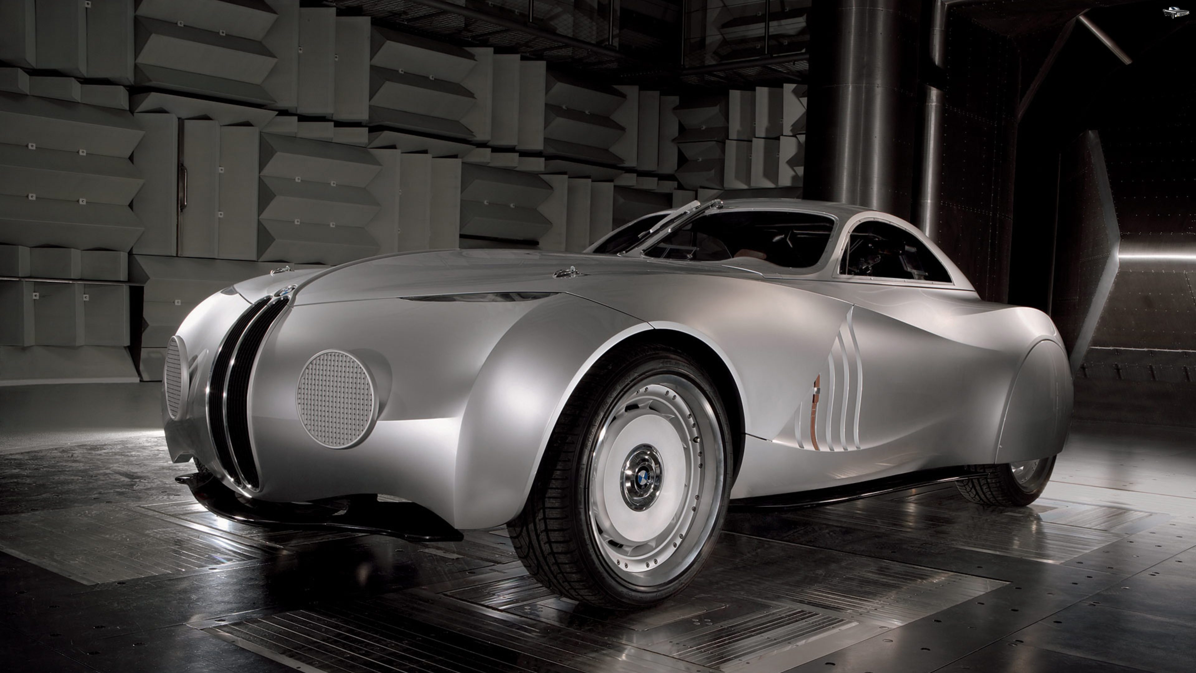 Silver Porsche 911 Estacionado en un Estacionamiento. Wallpaper in 3840x2160 Resolution