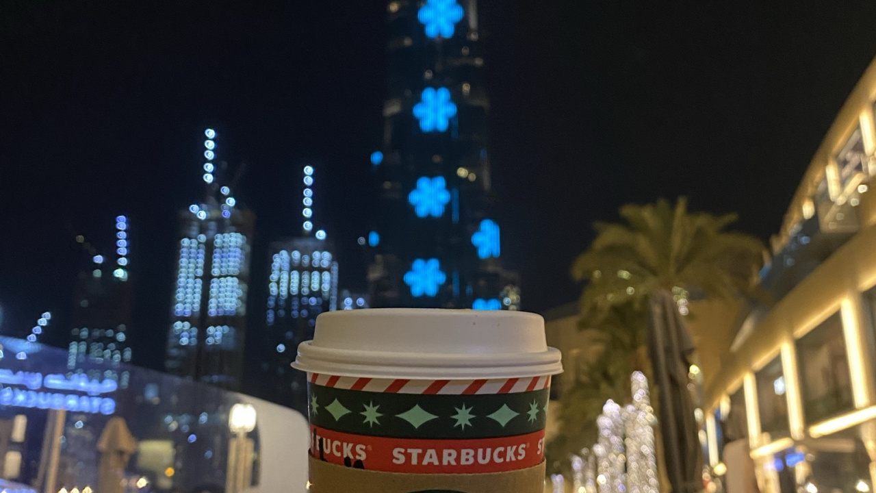 Dubai, Burj Khalifa, Starbucks Logo 2011, Nacht, Winter. Wallpaper in 1280x720 Resolution