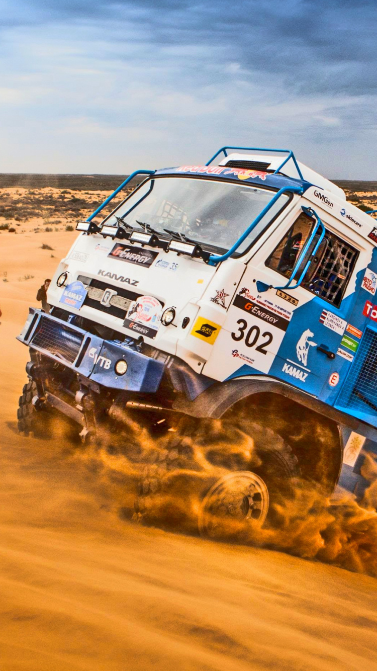 Blue and White Suv on Brown Sand During Daytime. Wallpaper in 750x1334 Resolution