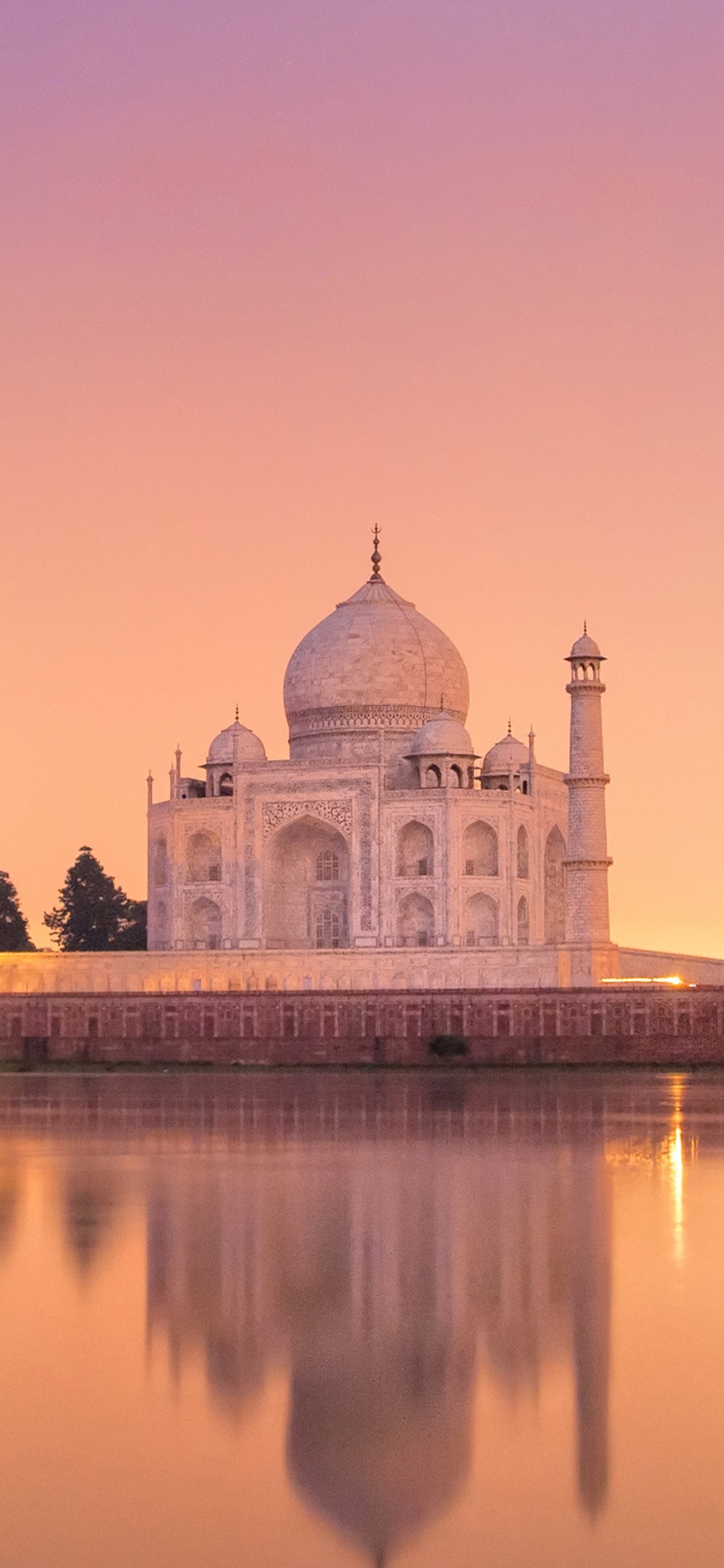 White Dome Building Near Body of Water During Sunset. Wallpaper in 1125x2436 Resolution