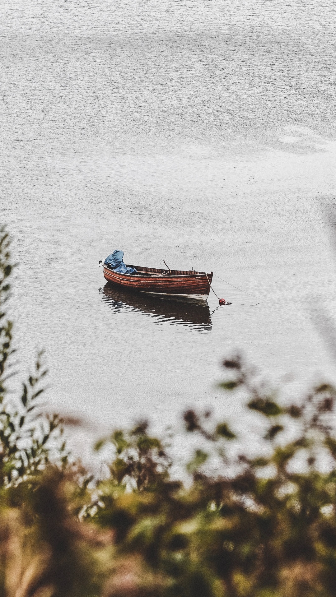 Brown Boat on Body of Water During Daytime. Wallpaper in 1080x1920 Resolution