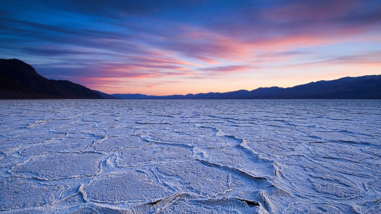 White Sand Near Body of Water During Sunset. Wallpaper in 1280x720 Resolution