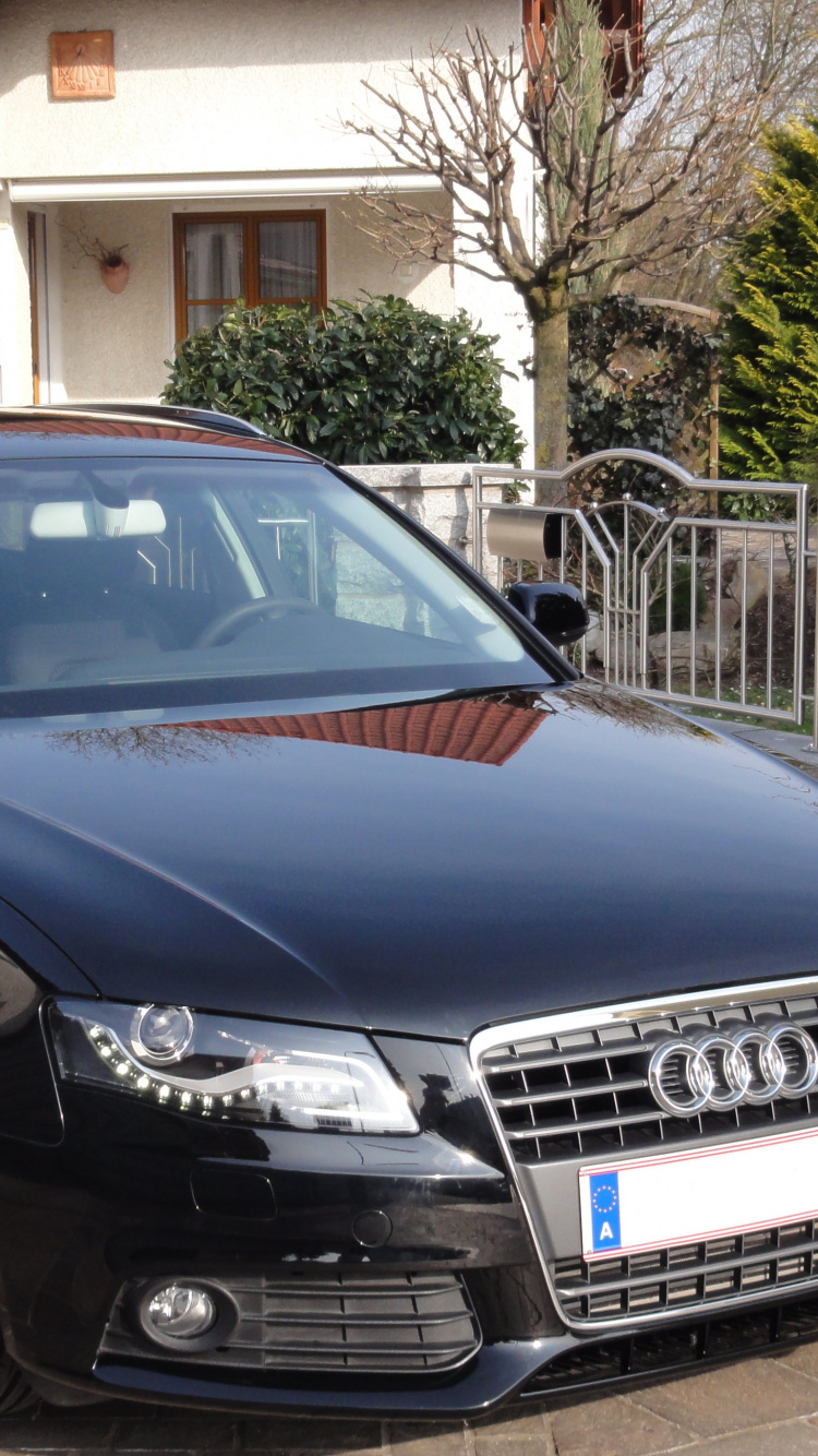 Audi A 4 Coupe Azul Estacionado en la Acera Durante el Día. Wallpaper in 750x1334 Resolution