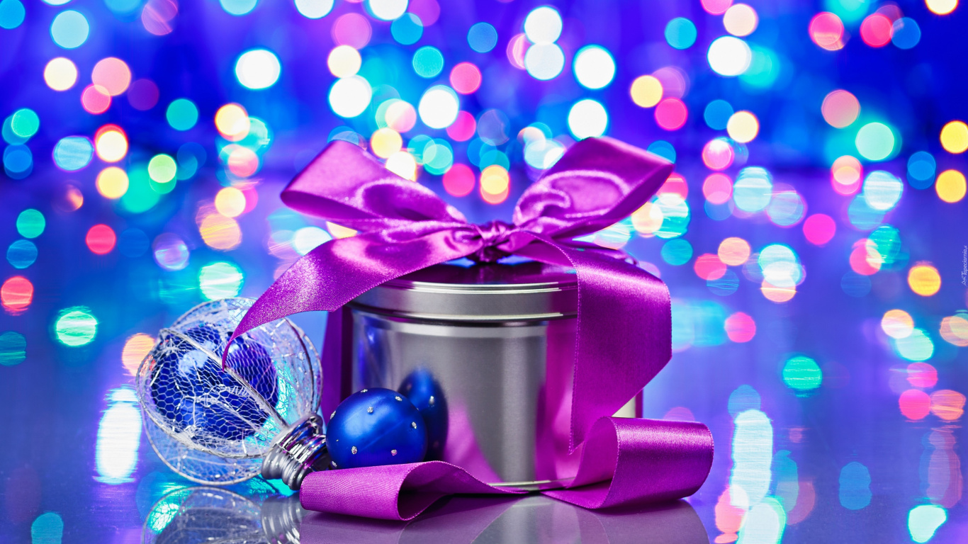 Christmas Day, New Year, Purple, Blue, Violet. Wallpaper in 1366x768 Resolution