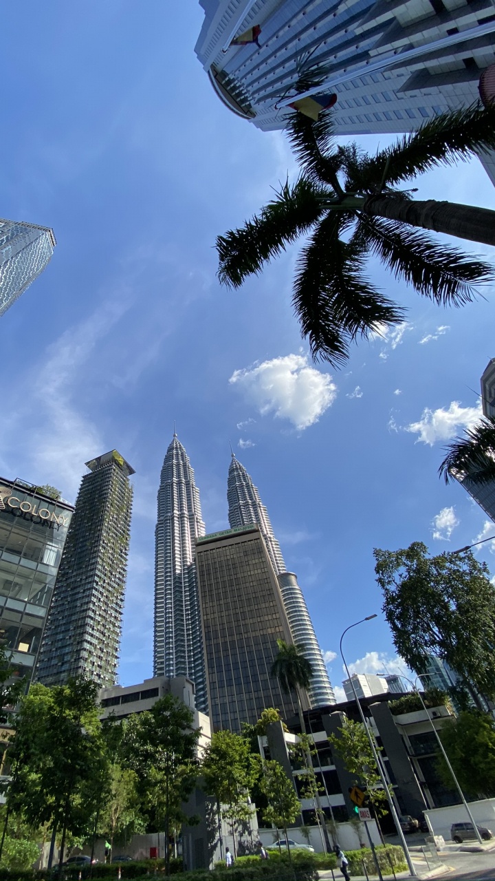 Petronas Towers, Kuala Lumpur, Malaysia, Daytime, Architecture. Wallpaper in 720x1280 Resolution