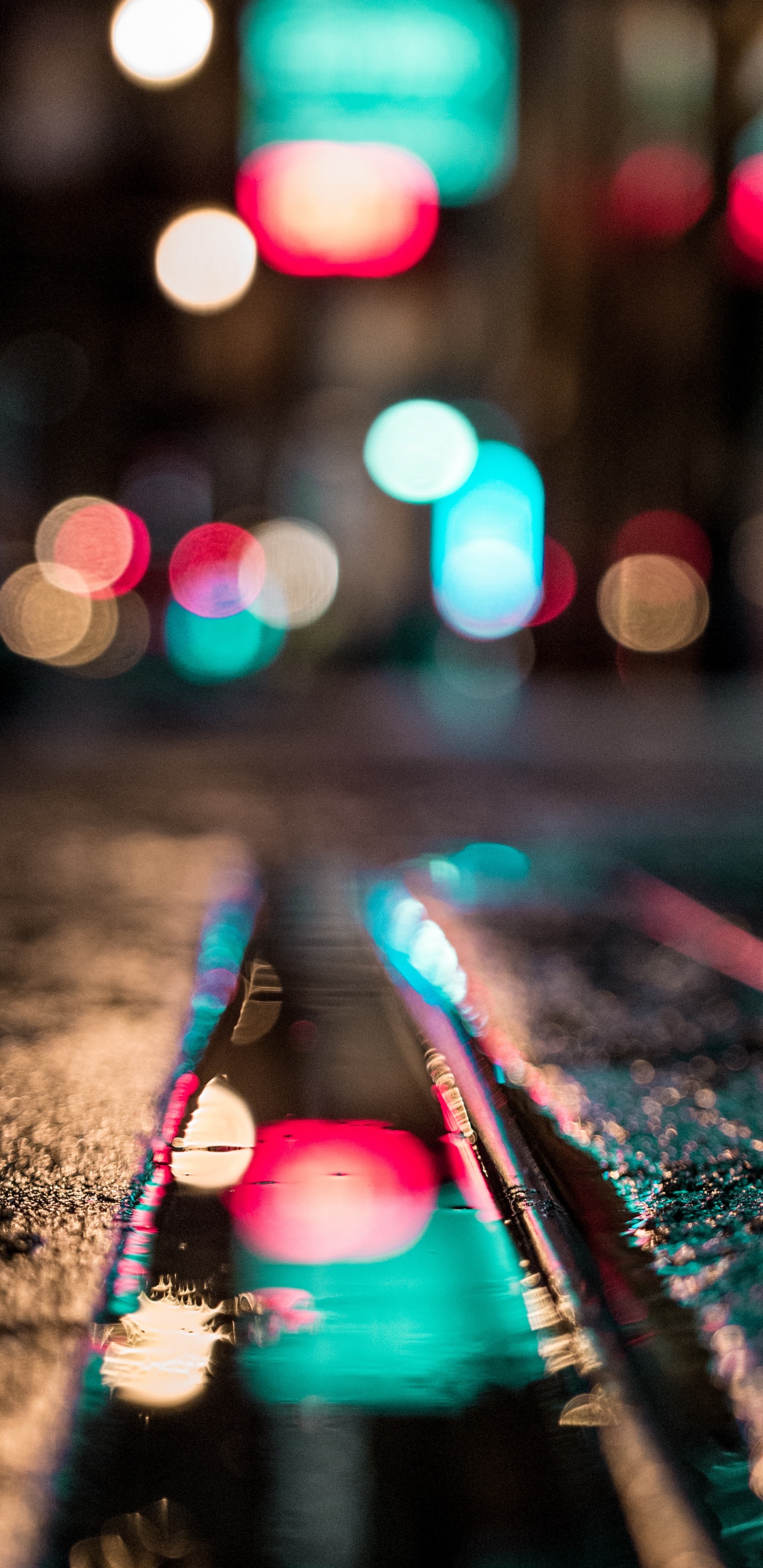 Bokeh-Fotografie Der Lichter Der Stadt Während Der Nacht. Wallpaper in 1440x2960 Resolution