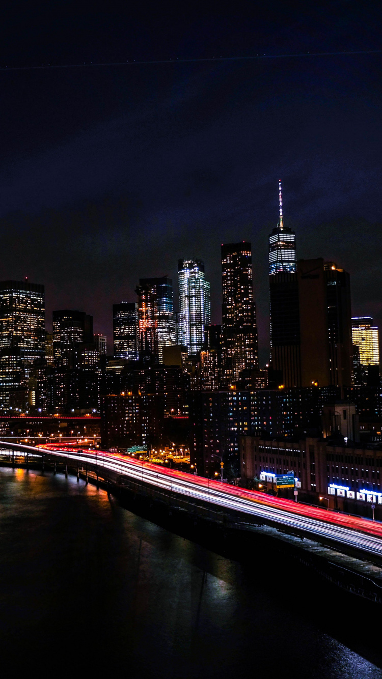 Horizonte de la Ciudad Durante la Noche. Wallpaper in 750x1334 Resolution