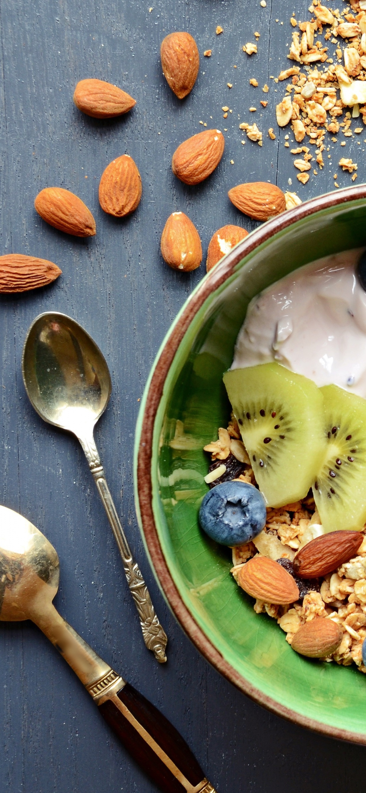 Blue Berries on Green Ceramic Plate. Wallpaper in 1242x2688 Resolution