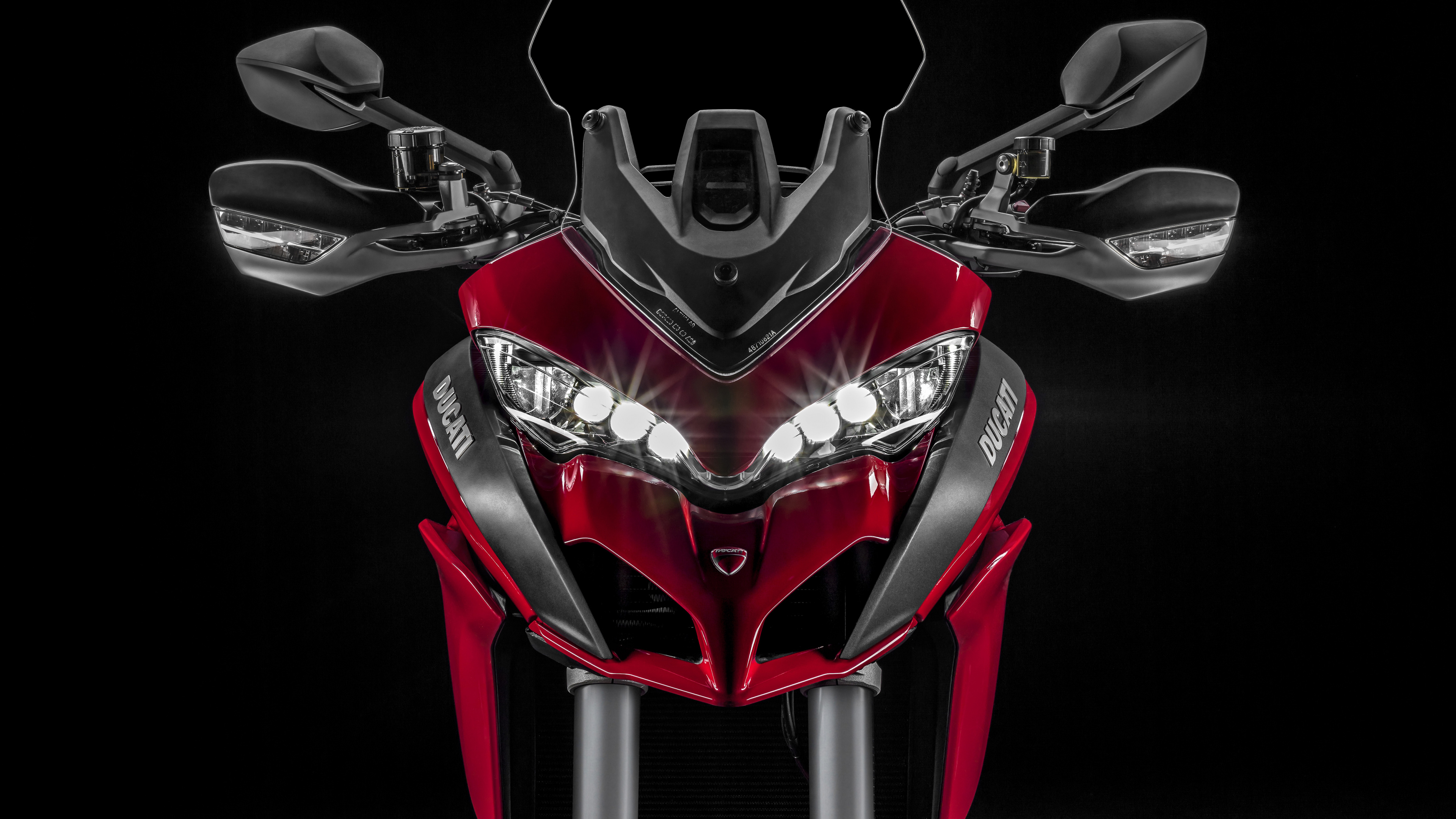 Schwarze Und Rote Roboterillustration. Wallpaper in 3840x2160 Resolution