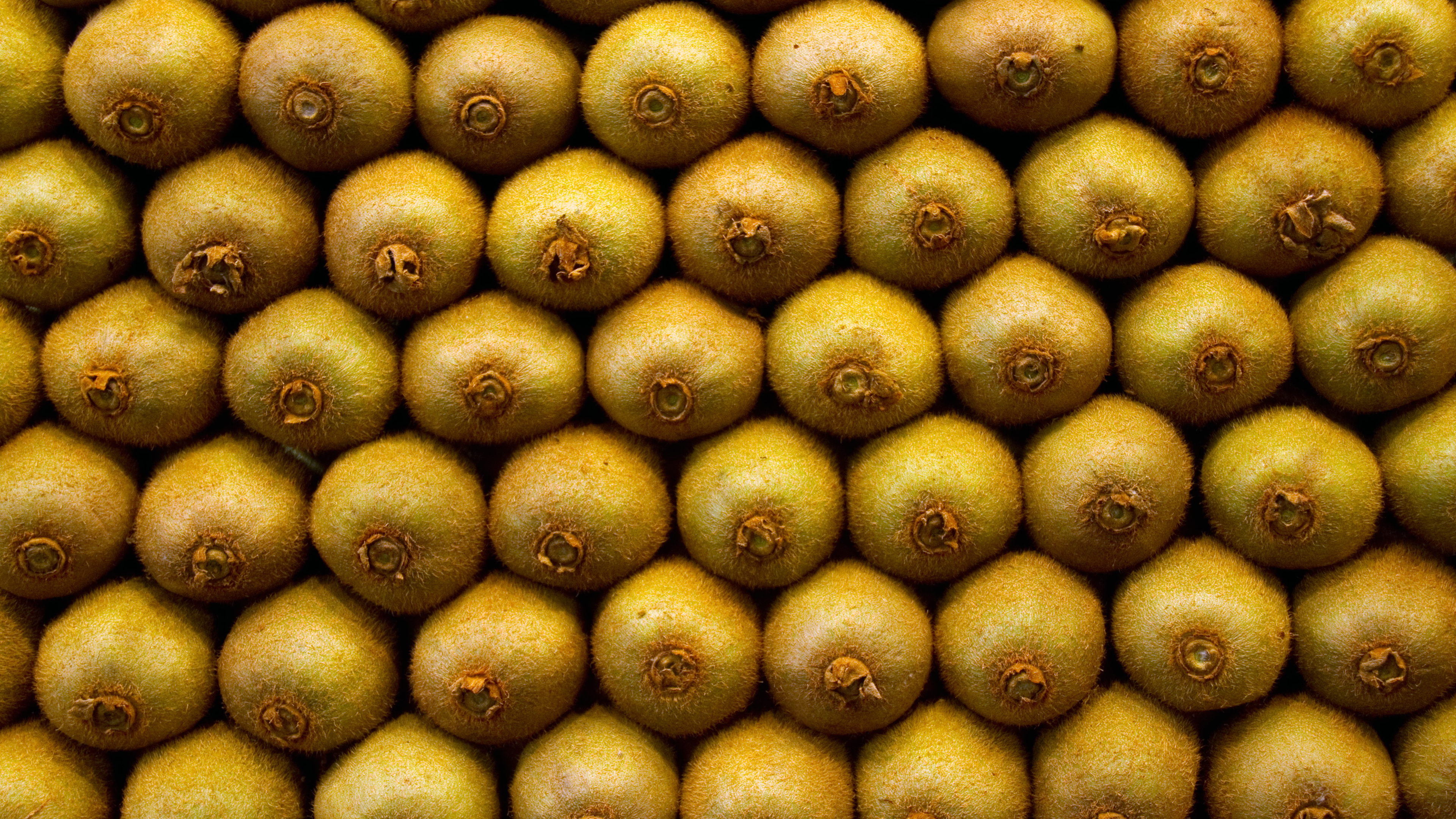 Fruits Ovales Bruns et Verts. Wallpaper in 3840x2160 Resolution