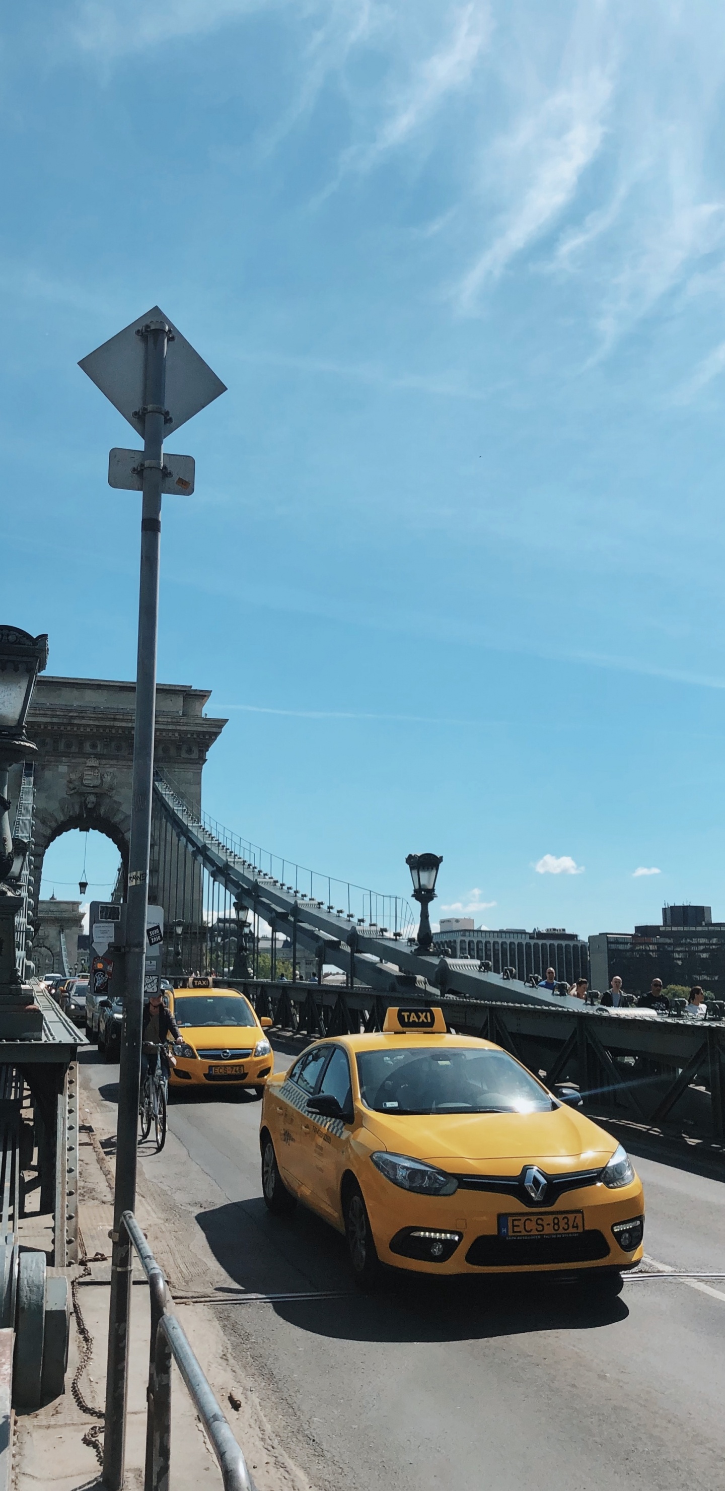 Chain Bridge, King, Compact Car, Szchenyi Chain Bridge, Transport. Wallpaper in 1440x2960 Resolution