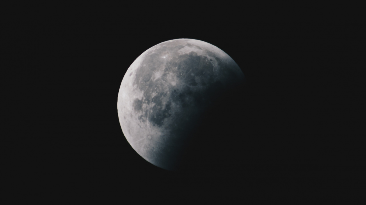 Luna Llena en el Cielo de la Noche Oscura. Wallpaper in 1280x720 Resolution