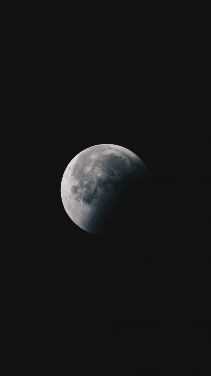 Luna Llena en el Cielo de la Noche Oscura. Wallpaper in 720x1280 Resolution