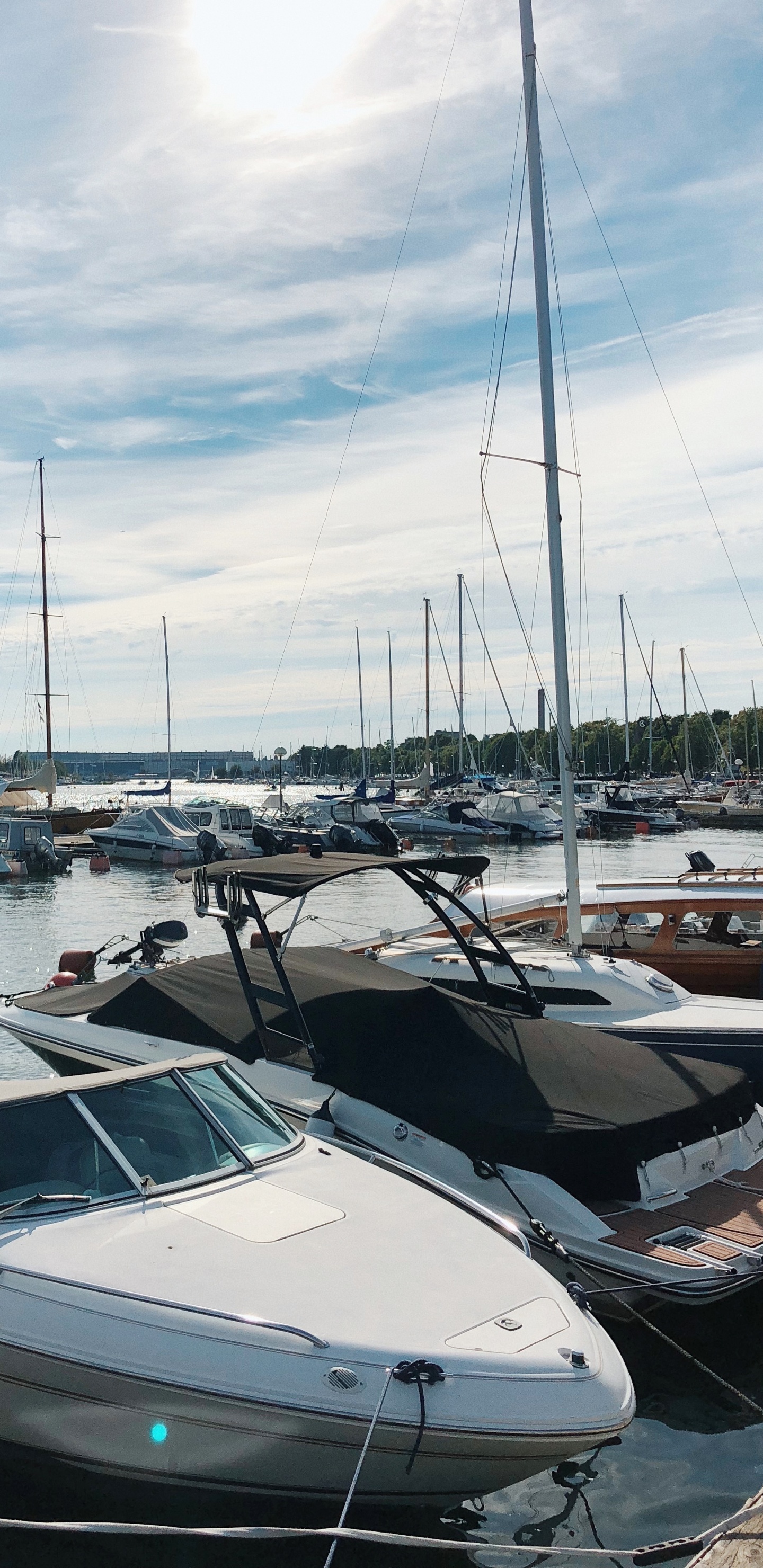 Marina, Eau, Yacht, Motomarine, Voie Navigable. Wallpaper in 1440x2960 Resolution