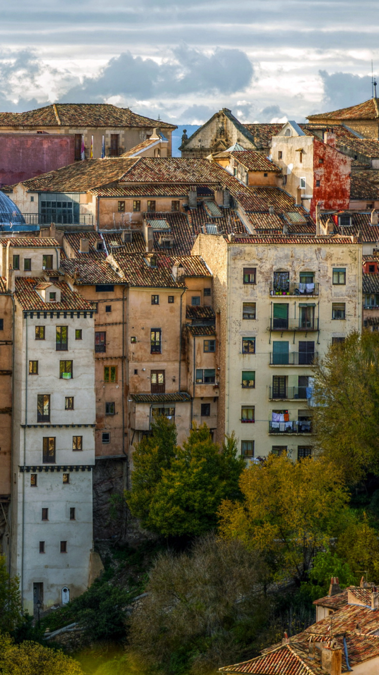 Braunes Und Weißes Betongebäude. Wallpaper in 750x1334 Resolution