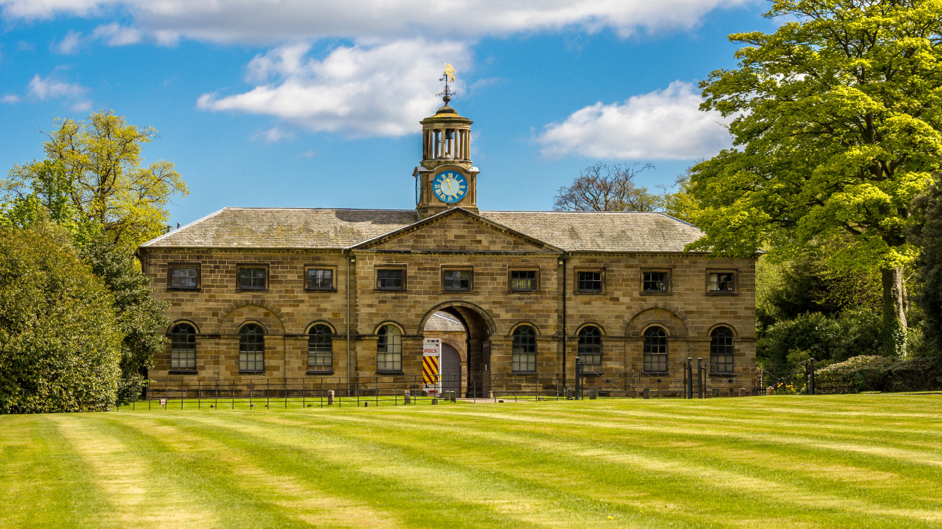 Brown Concrete Building Under Blue Sky During Daytime. Wallpaper in 1366x768 Resolution